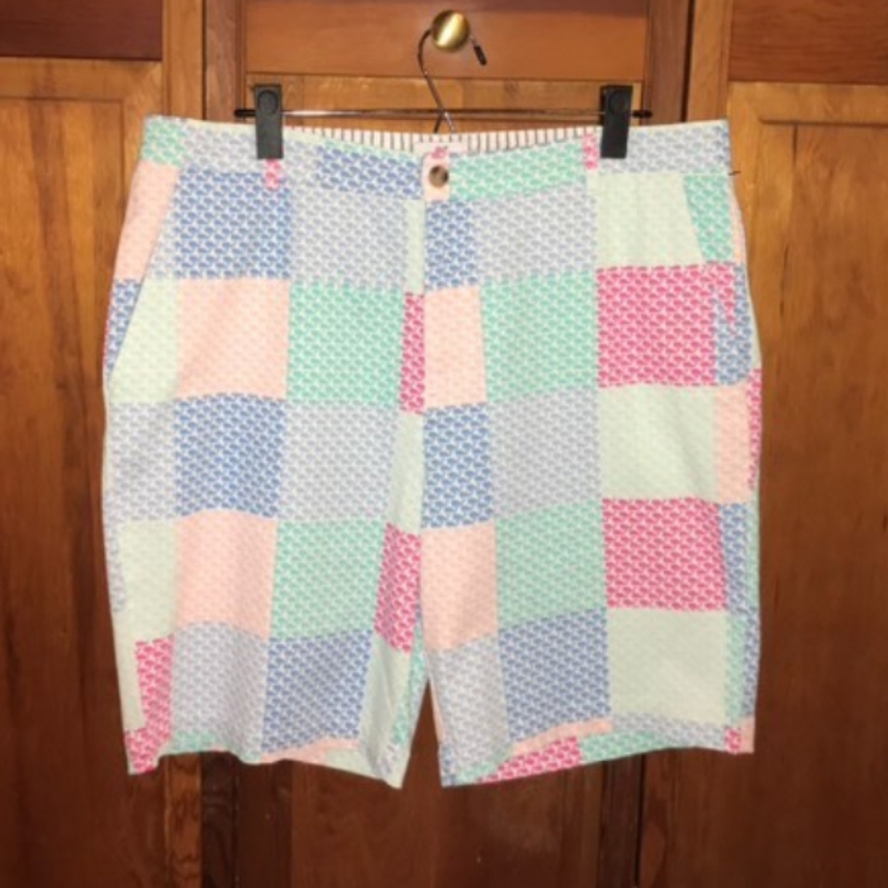 Colorful checkered men's Vineyard Vines shorts!